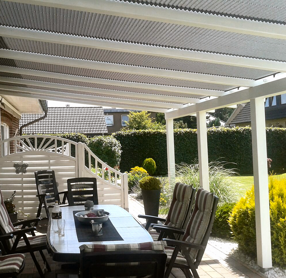 Terrasse überdacht mit Outdoor-Plissees
